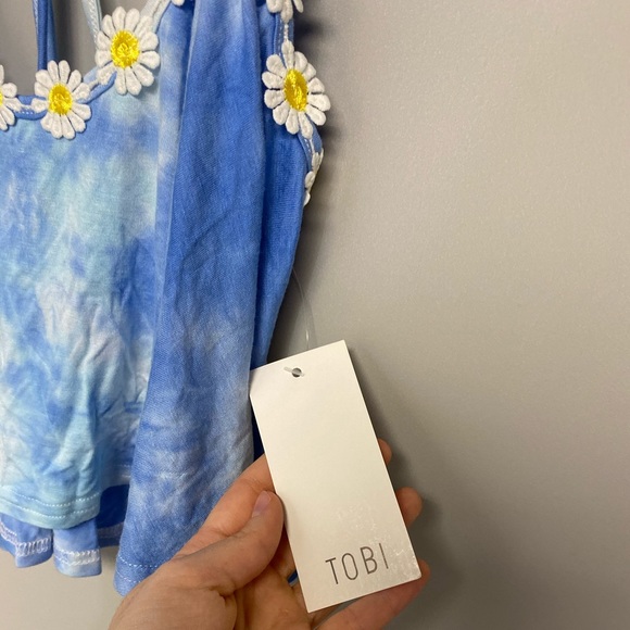 Tobi Daisy Cropped Tank - Picture 2 of 4